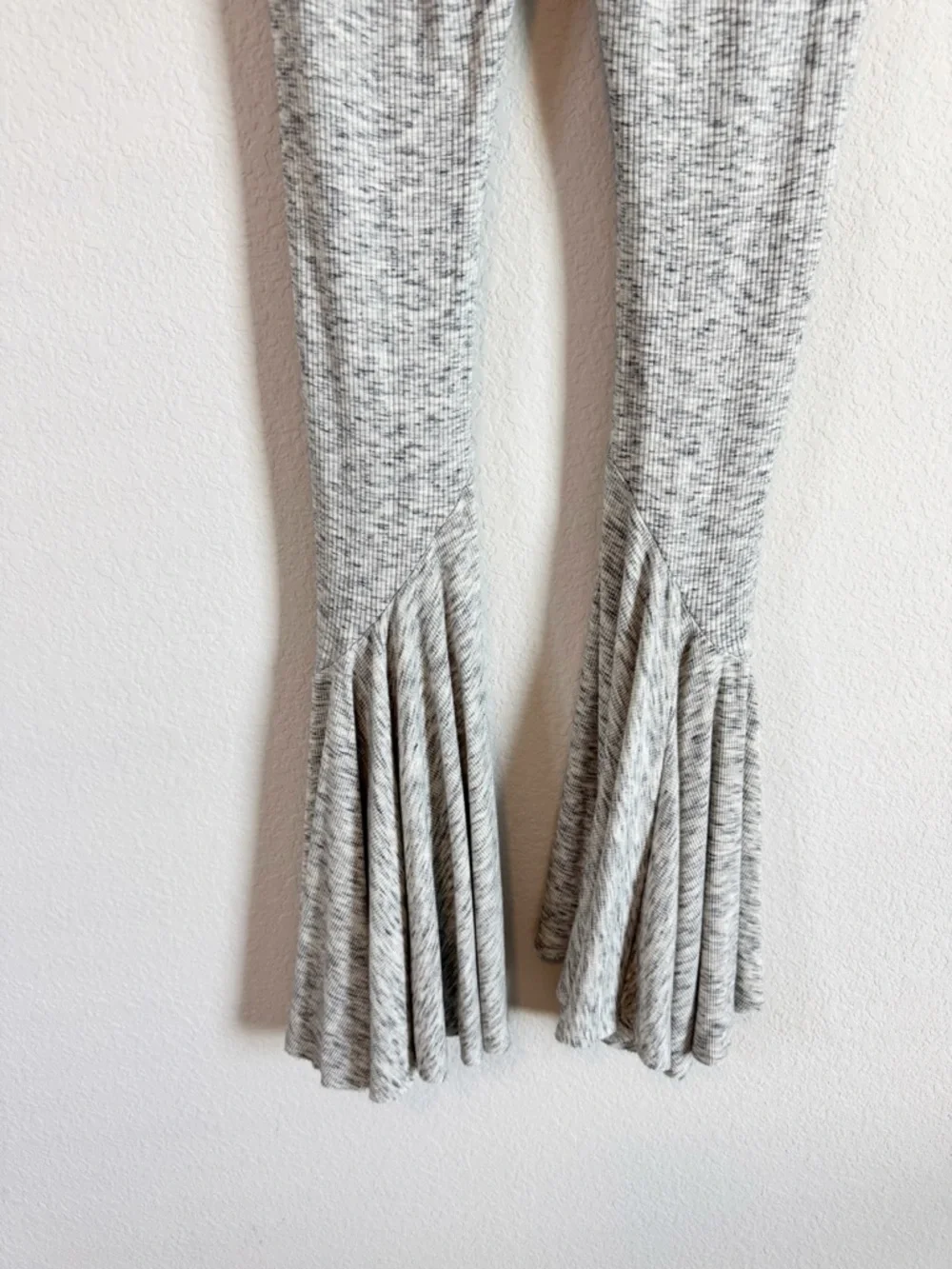 Free People Movement Gray Low and Flow Ruffle Ribbed Leggings Size Small - Picture 7 of 10